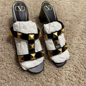 Valentino Garavani Black & Gold Rockstud Mules-EU 41/USA 10. Very good condition